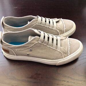 Blowfish Slip On Sneaker - Tan Size 8